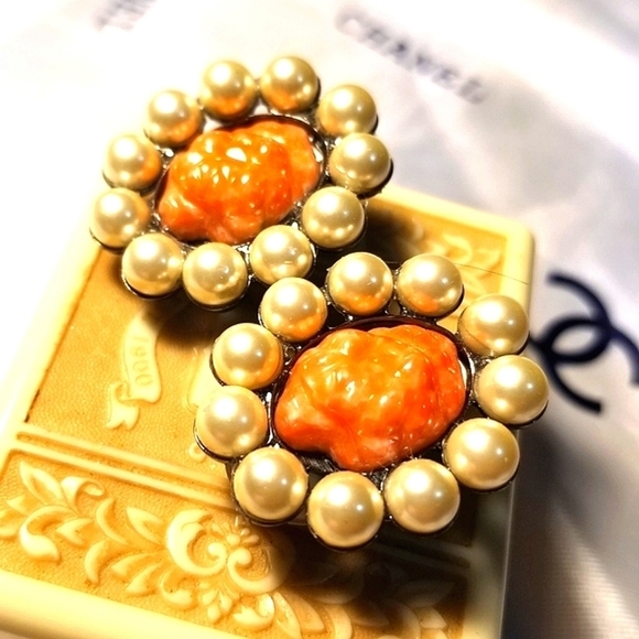 RARE VRBA Miriam Haskell Vintage Coral Pearl Earrings - Picture 3 of 8